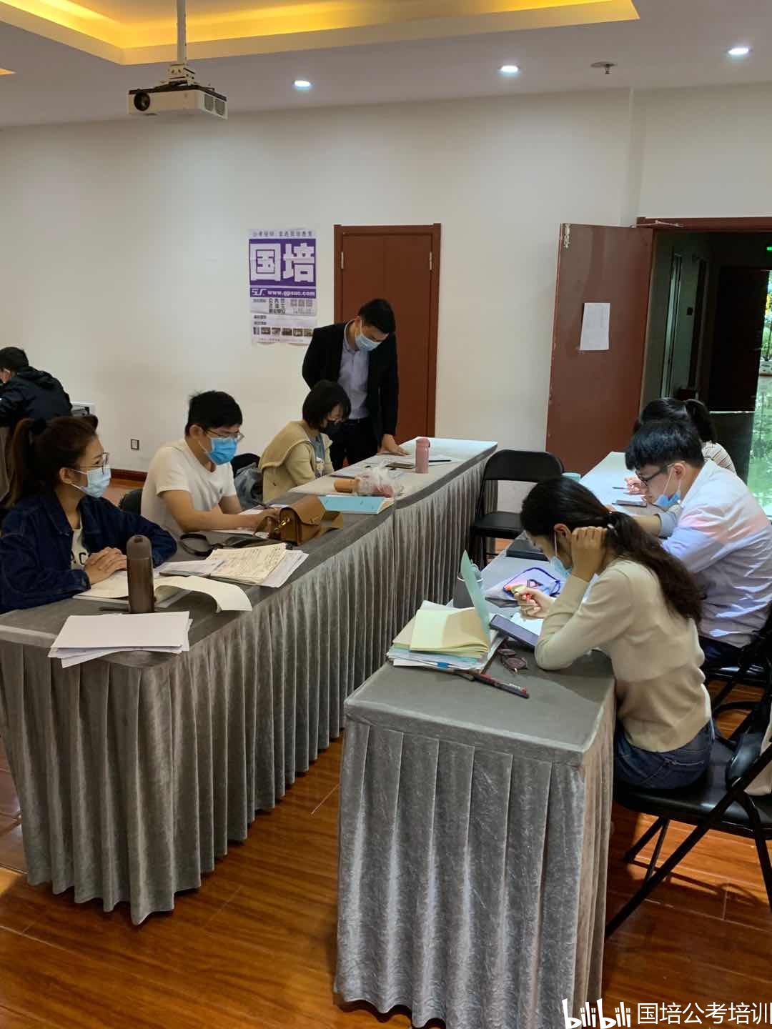 引導青年樹立正確婚戀觀，提升婚姻介紹服務質量——2022安徽蕪湖公務員面試熱點解析