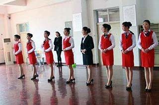 翱翔藍天，禮儀先行 四川航空學?？粘藢I招生報名條件及禮儀服務解析
